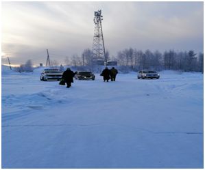 В с. Богучаны пользуются ледовой переправой через р. Ангару, невзирая на предупреждения сотрудников МЧС.